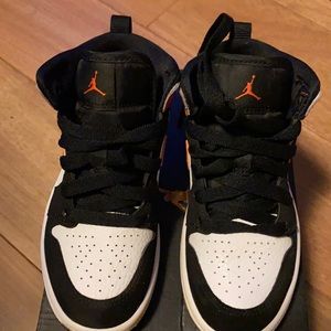 Little boys Jordan 1 mids orange + black sz 11